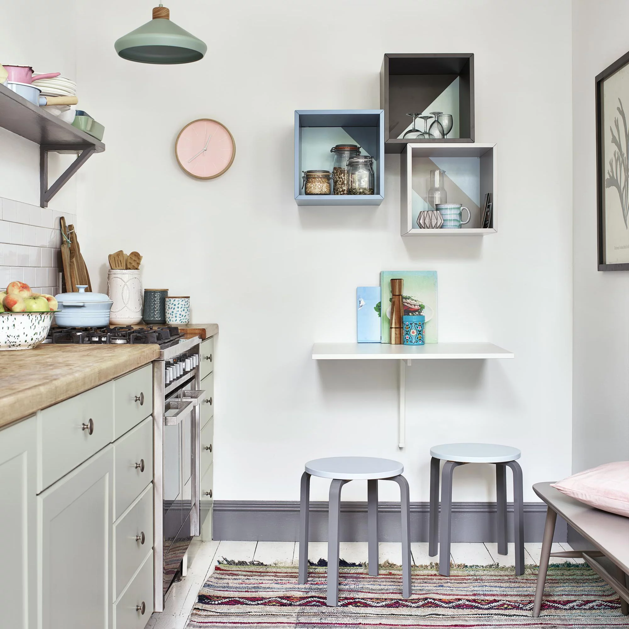 Dulux Walls & Ceilings White Cotton Silk Emulsion Paint, 2.5L 6 Dulux Walls & Ceilings White Cotton Silk Emulsion Paint, 2.5L - Image 4