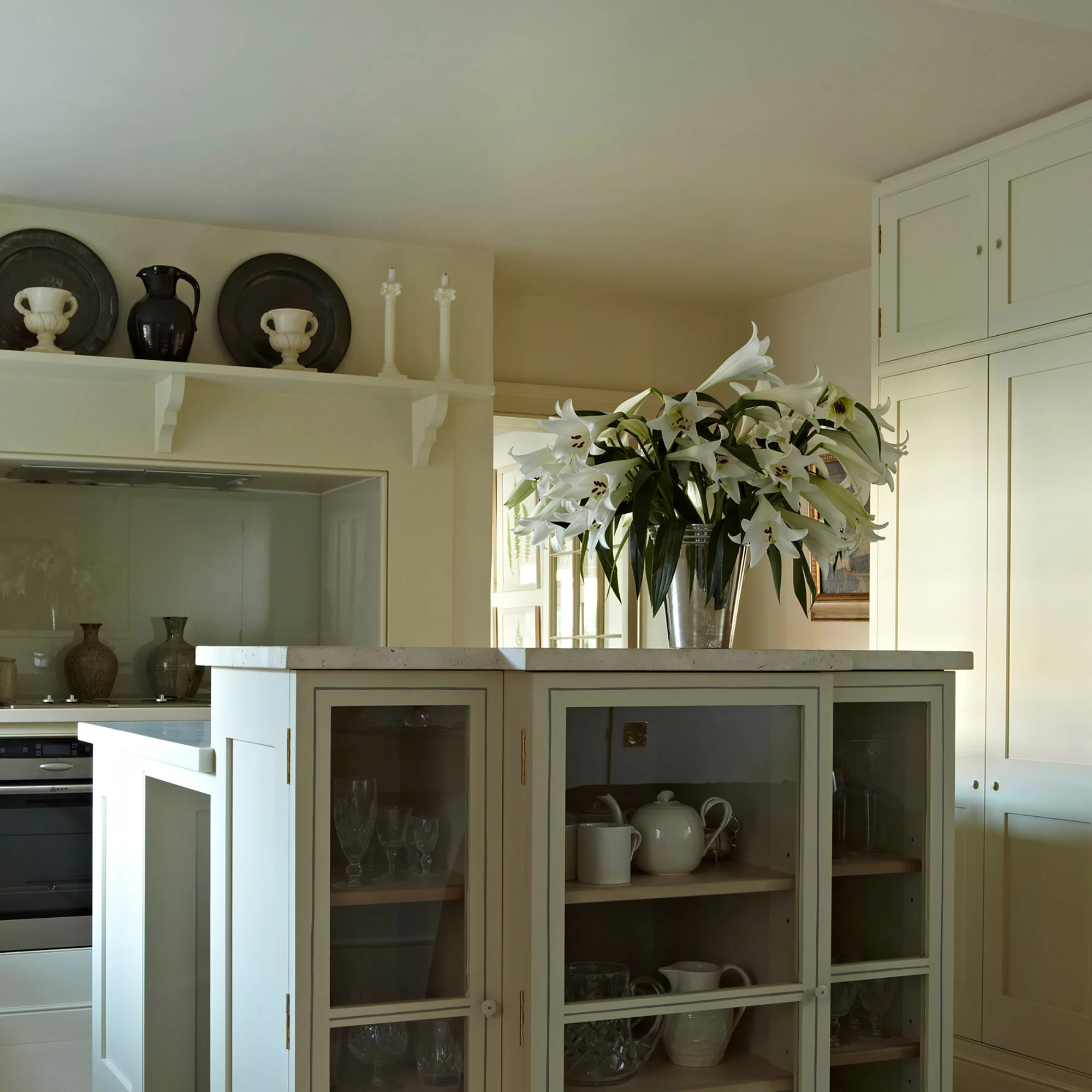 Farrow & Ball Modern Off White No.3 Eggshell Paint, 2.5L 6 Farrow & Ball Modern Off White No.3 Eggshell Paint, 2.5L - Image 4