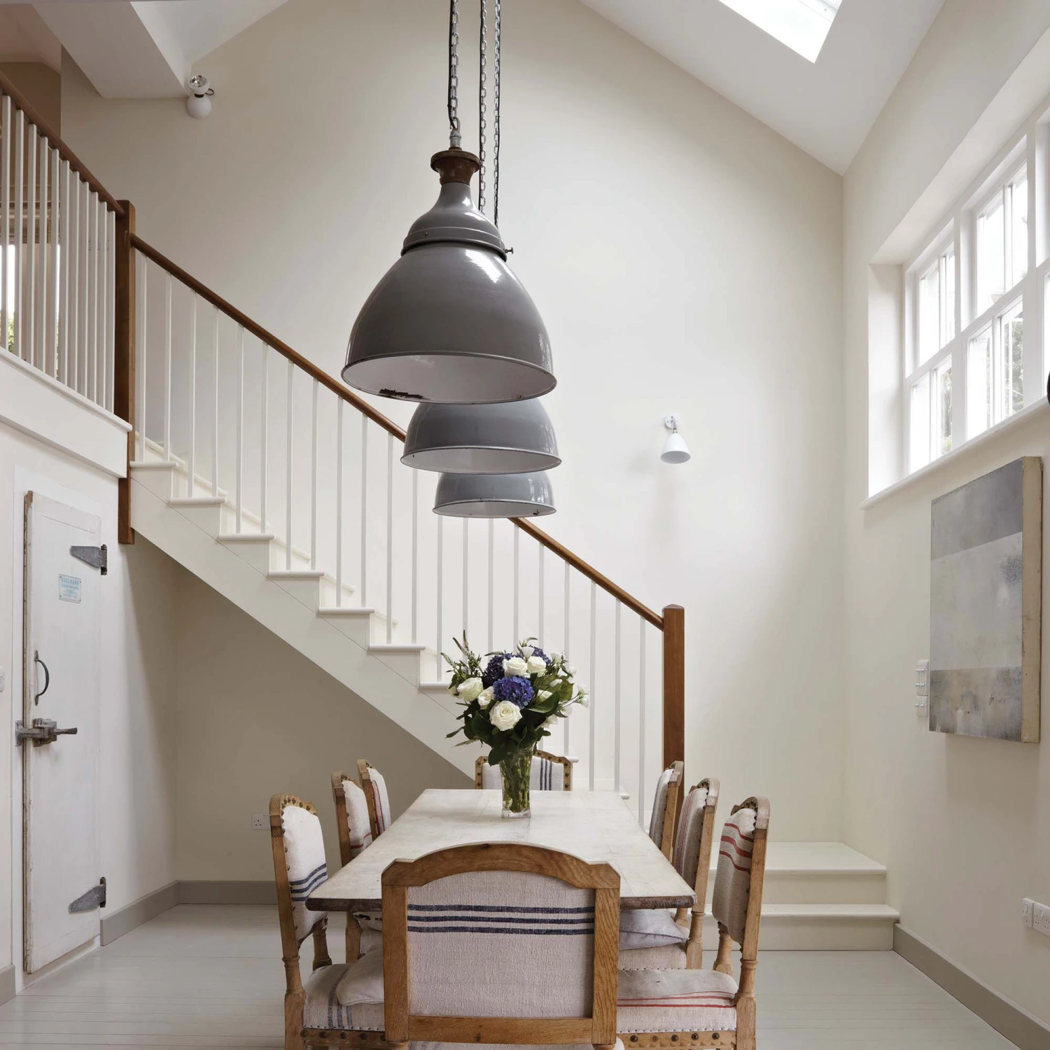 Farrow & Ball Modern Slipper Satin No.2004 Eggshell Paint, 2.5L 6 Farrow & Ball Modern Slipper Satin No.2004 Eggshell Paint, 2.5L - Image 4